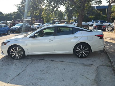 Used 2020 Nissan Altima 2.5 SR w/ Premium Package AWD/4WD image 2