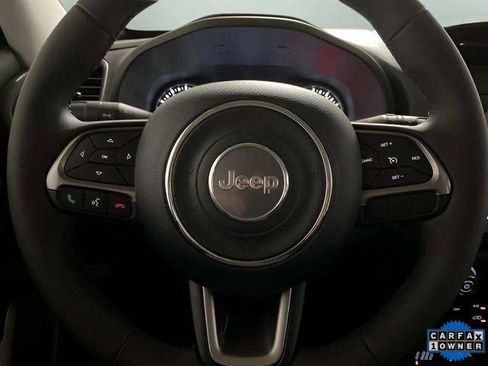 Used 2022 Jeep Renegade Latitude AWD/4WD image 38