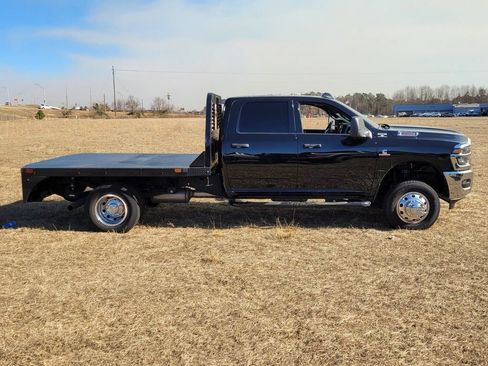 Used 2025 RAM 3500 Tradesman w/ Chrome Appearance Group AWD/4WD image 11
