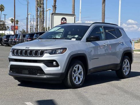 Used 2024 Jeep Compass Latitude image 6