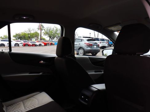 Used 2021 Chevrolet Equinox LS FWD image 28