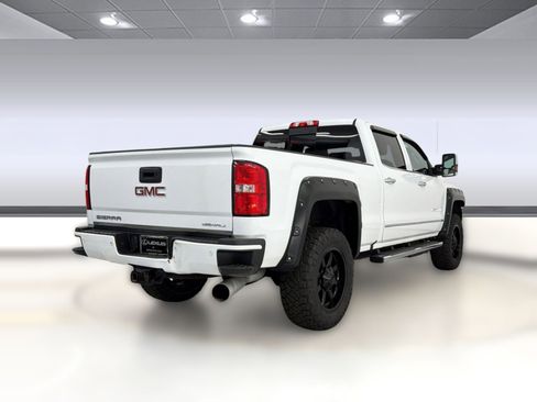Used 2019 GMC Sierra 2500 Denali w/ Duramax Plus Package AWD/4WD image 9