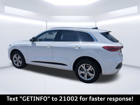 Certified 2025 Audi Q5 Premium w/ Convenience Package AWD/4WD image 6
