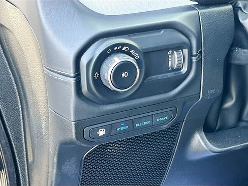 Certified 2025 Jeep Wrangler Unlimited Sahara w/ Safety Group AWD/4WD image 10