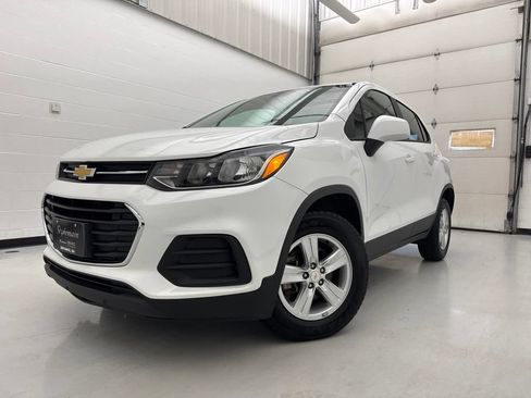 Used 2022 Chevrolet Trax LS w/ Tint and Cruise Package AWD/4WD image 3