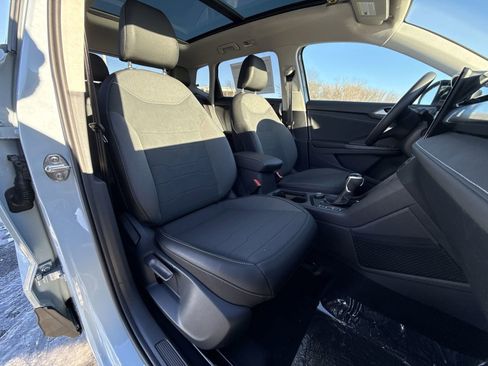 New 2026 Volkswagen Taos SE image 25