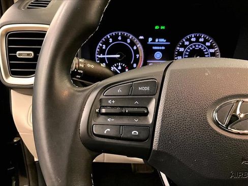 Used 2020 Hyundai Venue FWD image 17