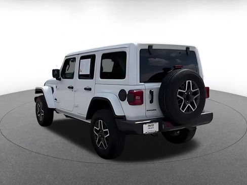 Used 2025 Jeep Wrangler Unlimited Sahara AWD/4WD image 11