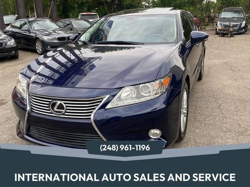 Used 2013 Lexus ES 350 w/ Luxury Pkg FWD image 1