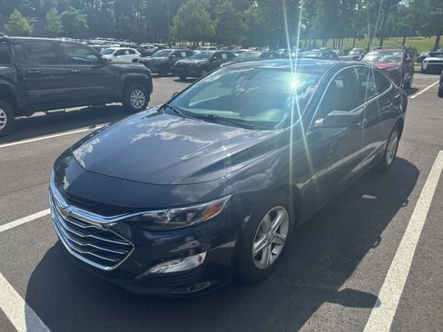 Used 2023 Chevrolet Malibu LT FWD image 2