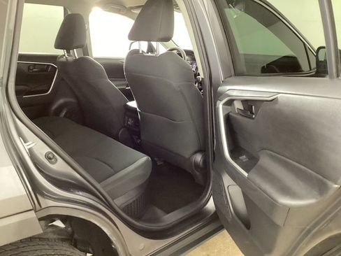 Used 2021 Toyota RAV4 LE AWD/4WD image 21
