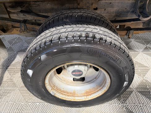 Used 2004 GMC Sierra 3500 W/T w/ Heavy-Duty Power Package image 13