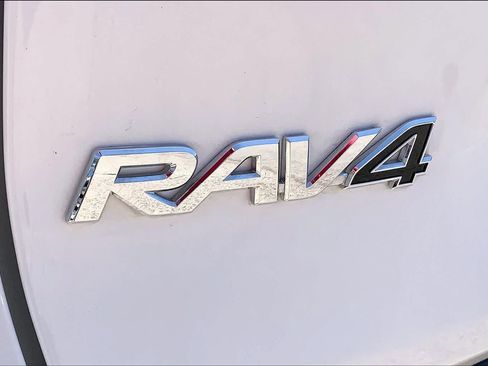 Used 2025 Toyota RAV4 LE AWD/4WD image 30