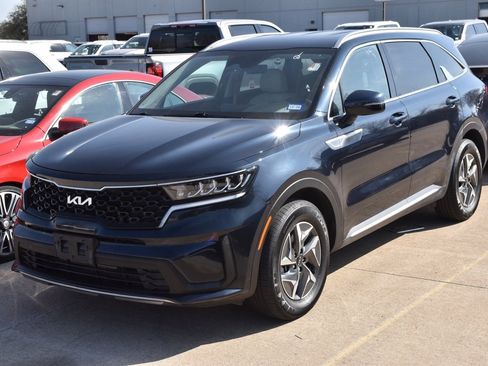 Used 2022 Kia Sorento S image 1