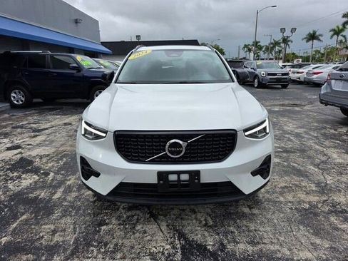 Used 2024 Volvo XC40 B5 Plus image 2
