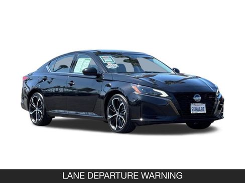 Used 2024 Nissan Altima 2.5 SR FWD image 2