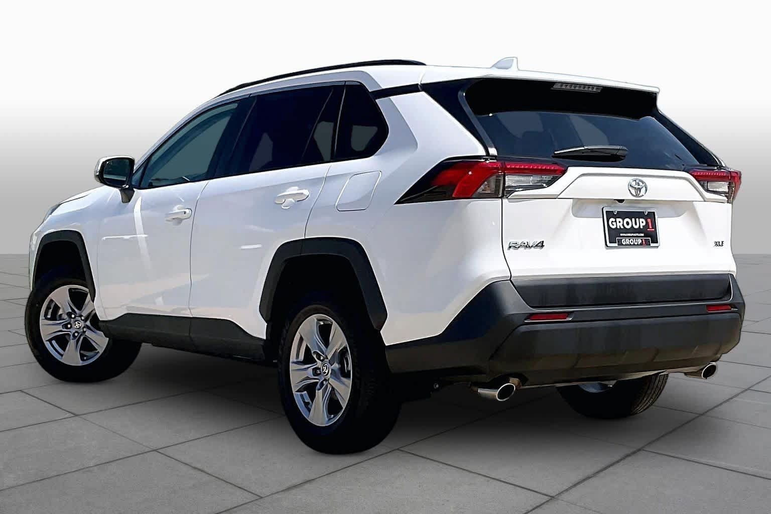 Used 2025 Toyota RAV4 XLE FWD image 11