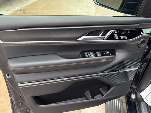 Used 2025 Jeep Grand Wagoneer L Series III w/ Rear Seat Video Group 1 image 20