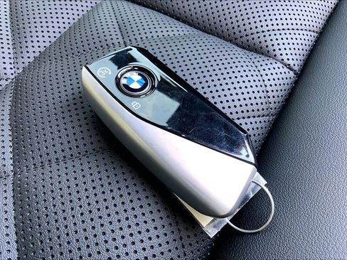 Used 2026 BMW X7 xDrive40i w/ M Sport Package AWD/4WD image 13