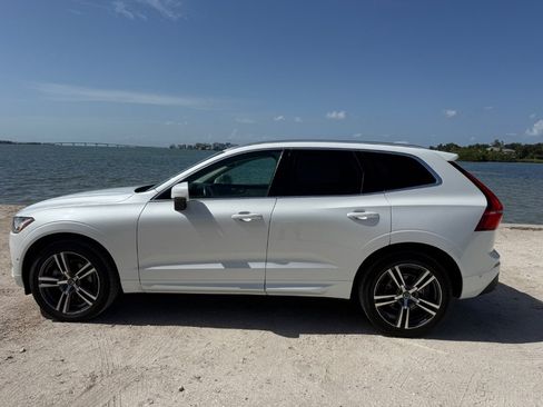 Used 2019 Volvo XC60 T5 Momentum w/ Premium Package FWD image 3