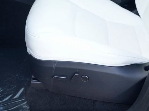 Used 2023 Tesla Model Y 2WD image 26