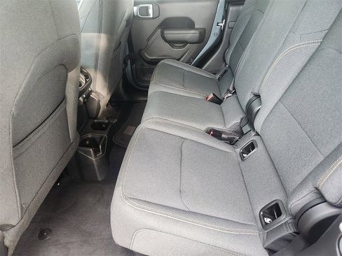 Used 2025 Jeep Gladiator Sport image 28