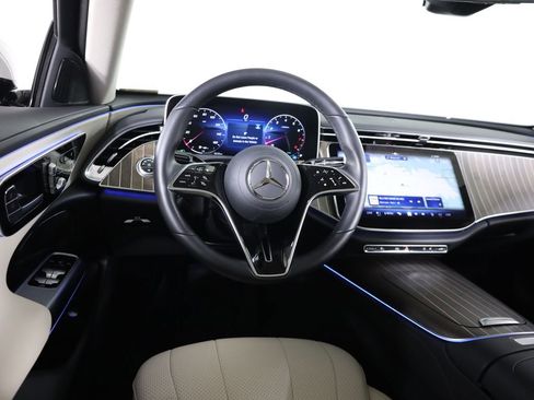 Used 2025 Mercedes-Benz E 450 4MATIC Sedan image 26