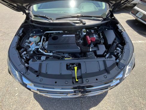 Used 2025 Nissan Rogue SV FWD image 34