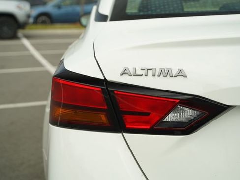 Used 2025 Nissan Altima 2.5 SV image 38