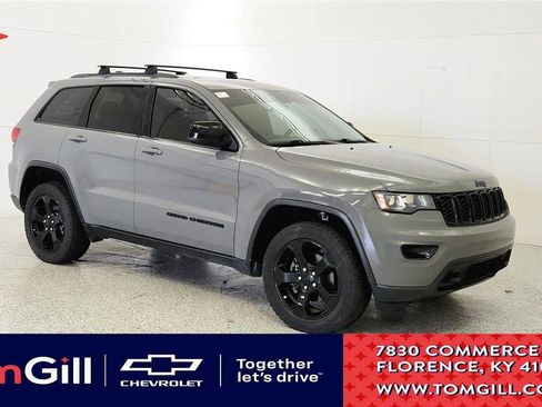 Used 2019 Jeep Grand Cherokee Laredo AWD/4WD image 1