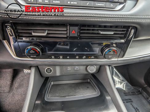 Used 2022 Nissan Rogue SV image 38