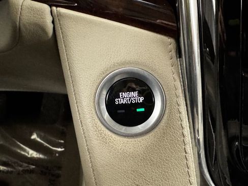 Used 2015 Cadillac Escalade Luxury image 25