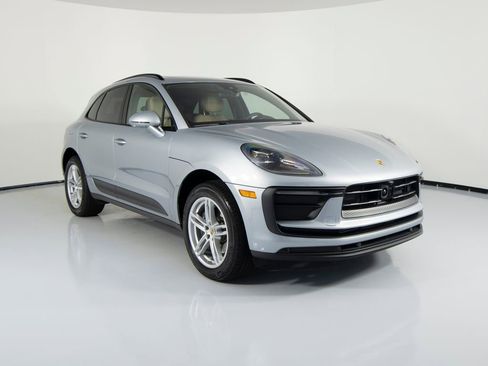 Certified 2025 Porsche Macan image 12