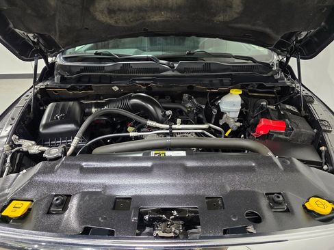 Used 2022 RAM 1500 Classic SLT image 11