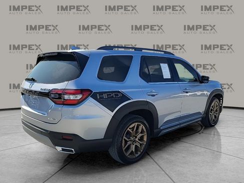 Used 2024 Honda Pilot Touring image 5