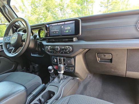 Used 2024 Jeep Wrangler Unlimited Rubicon 4xe AWD/4WD image 16