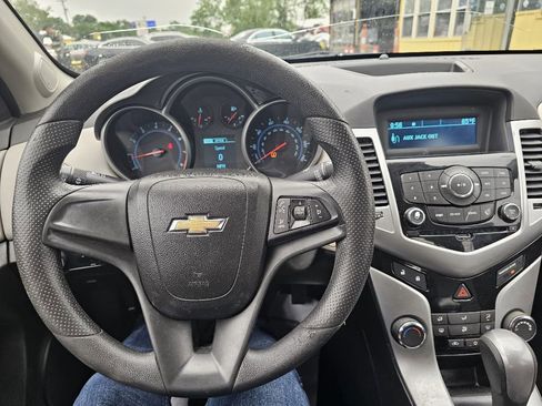 Used 2014 Chevrolet Cruze LS FWD image 19