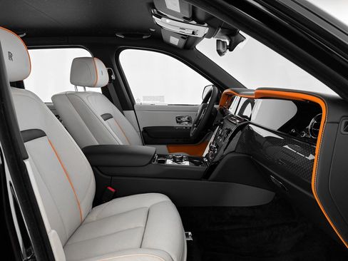 New 2026 Rolls-Royce Cullinan Black Badge image 36