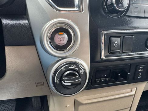 Used 2017 Nissan Titan SV AWD/4WD image 25