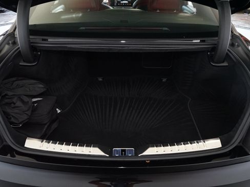 Used 2022 Bentley Flying Spur Plug-In Hybrid AWD/4WD image 35