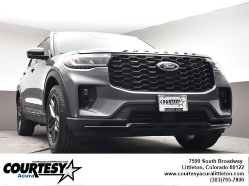 Used 2025 Ford Explorer ST-Line w/ Premium Package image 32