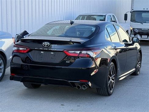Used 2023 Toyota Camry SE image 4