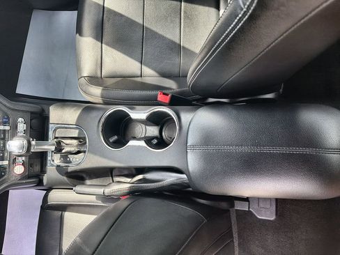 Used 2017 Ford Mustang Premium RWD image 31