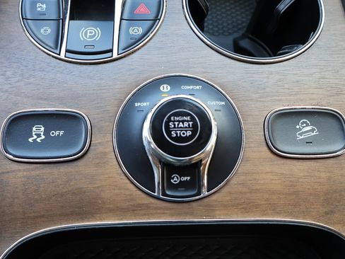 Certified 2024 Bentley Bentayga Extended Wheelbase AWD/4WD image 31