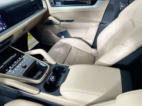 New 2026 Porsche Cayenne S image 30