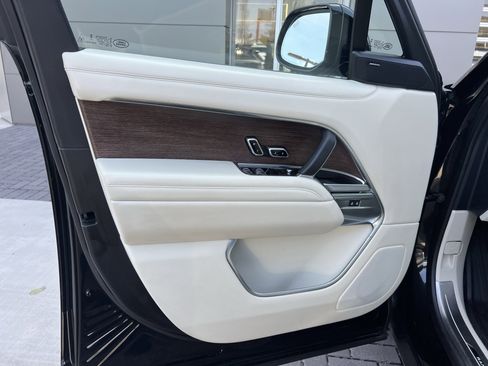 Certified 2025 Land Rover Range Rover Long Wheelbase SE image 12