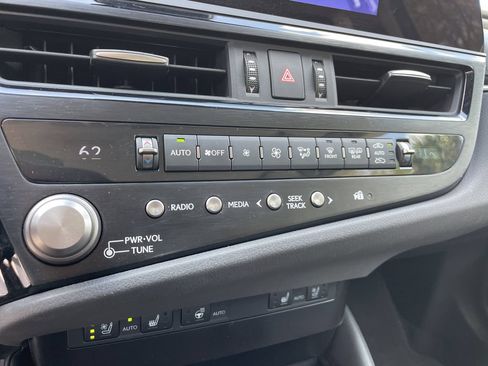 Used 2023 Lexus ES 350 w/ Premium Package FWD image 23