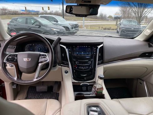 Used 2016 Cadillac Escalade Luxury image 6