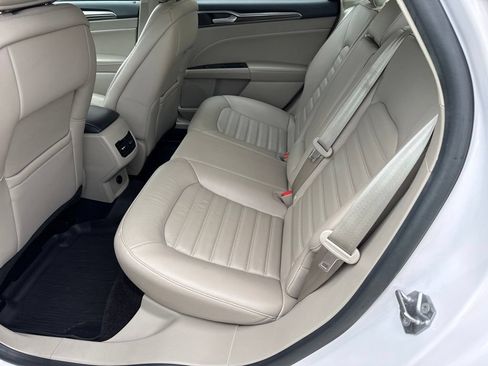 Used 2017 Ford Fusion SE w/ Fusion SE Technology Package FWD image 15