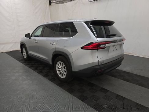 Used 2024 Toyota Grand Highlander XLE FWD image 4